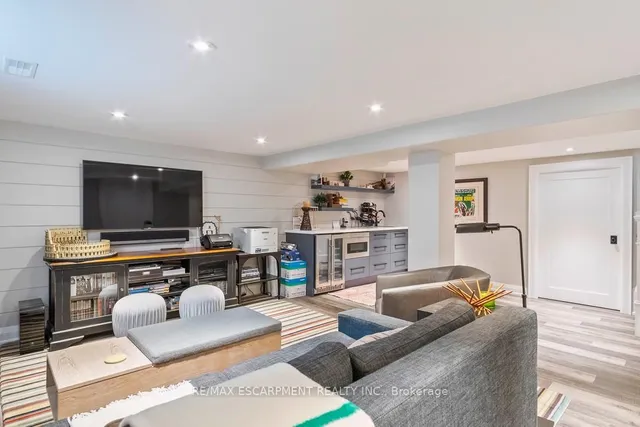 Additional property image - 534 Emerald St