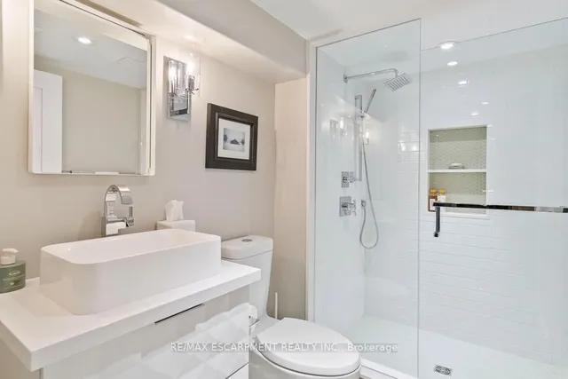 Additional property image - 534 Emerald St
