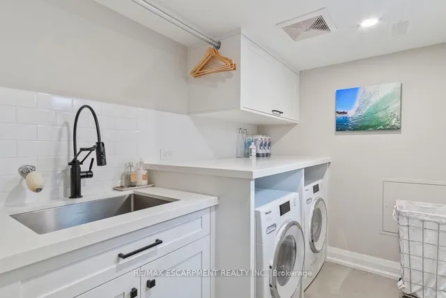 Additional property image - 534 Emerald St