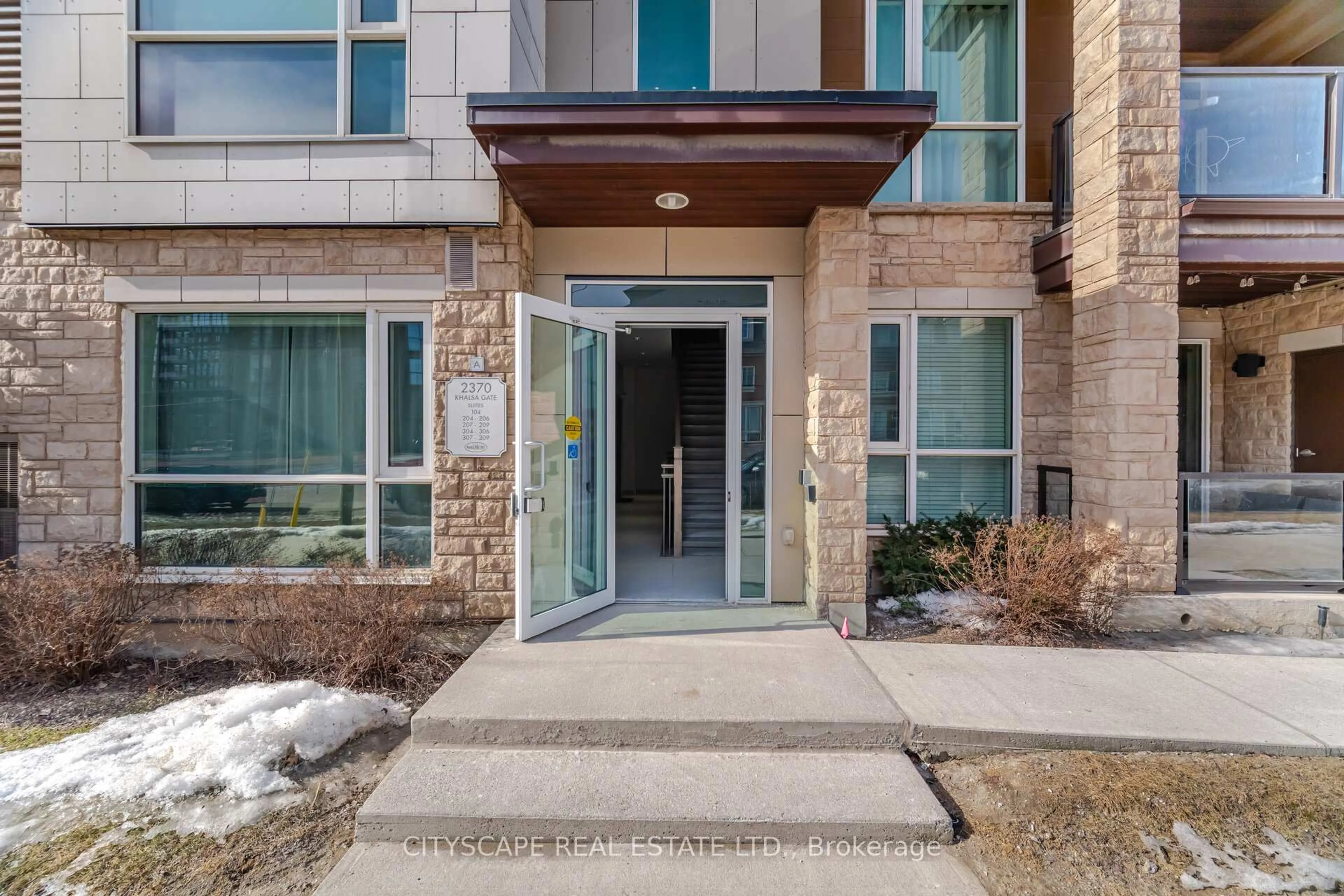 Indoor entryway for 2370 Khalsa Gate #206, Oakville Ontario L6M 0P5