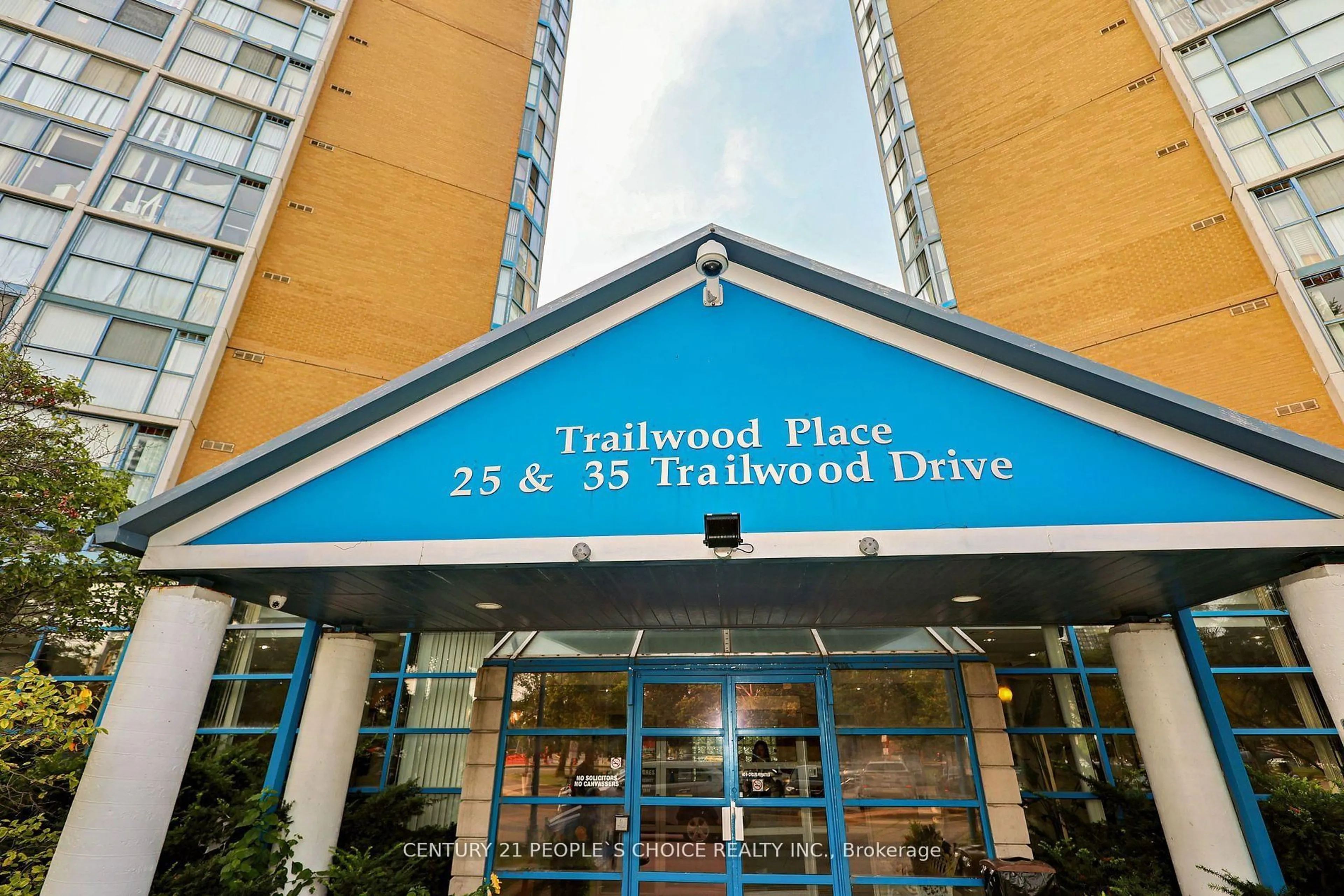 Indoor foyer for 35 Trailwood Dr #411, Mississauga Ontario L4Z 3K9