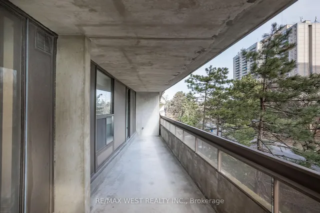 Additional property image - 100 Quebec Ave Unit 301