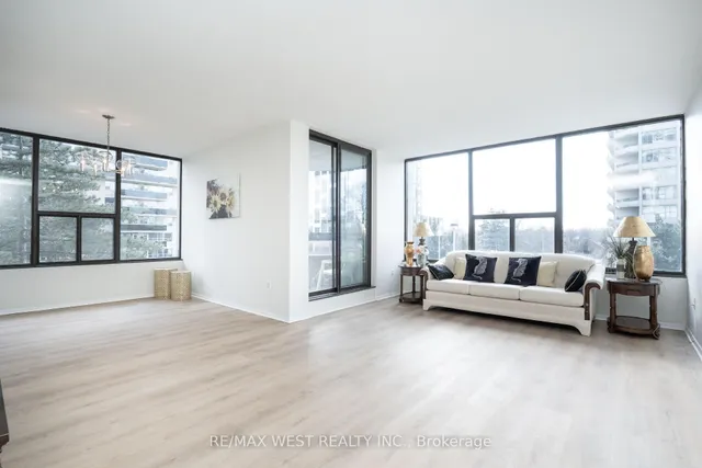 Additional property image - 100 Quebec Ave Unit 301