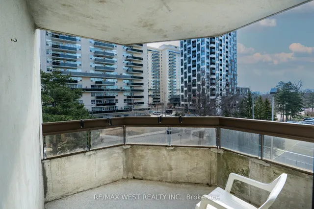 Additional property image - 100 Quebec Ave Unit 301