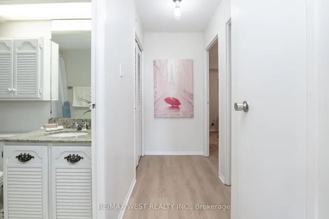 Additional property image - 100 Quebec Ave Unit 301