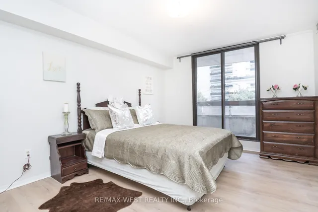 Additional property image - 100 Quebec Ave Unit 301