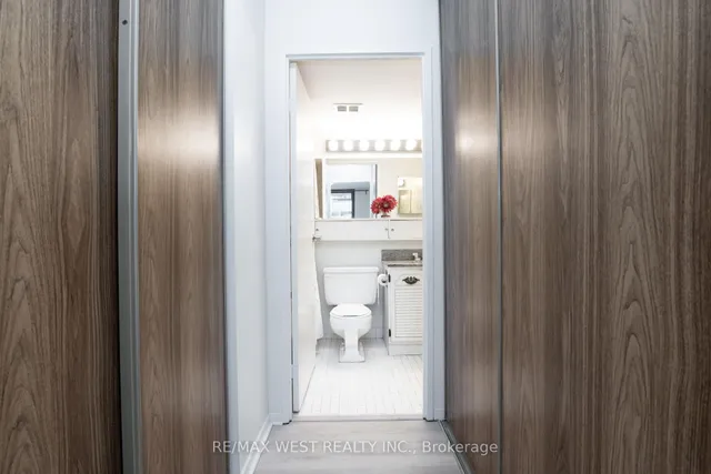 Additional property image - 100 Quebec Ave Unit 301