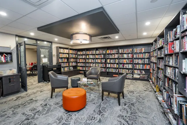 Additional property image - 100 Quebec Ave Unit 301