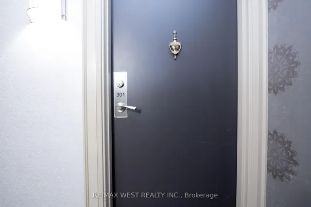 Additional property image - 100 Quebec Ave Unit 301