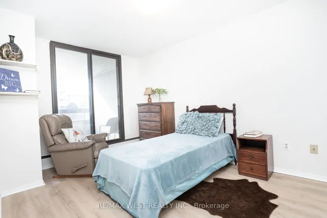 Additional property image - 100 Quebec Ave Unit 301