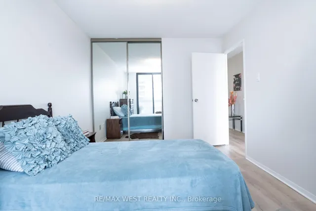 Additional property image - 100 Quebec Ave Unit 301