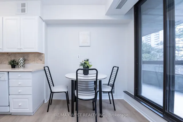Additional property image - 100 Quebec Ave Unit 301
