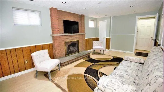 Additional property image - 28 Bramhall Crt