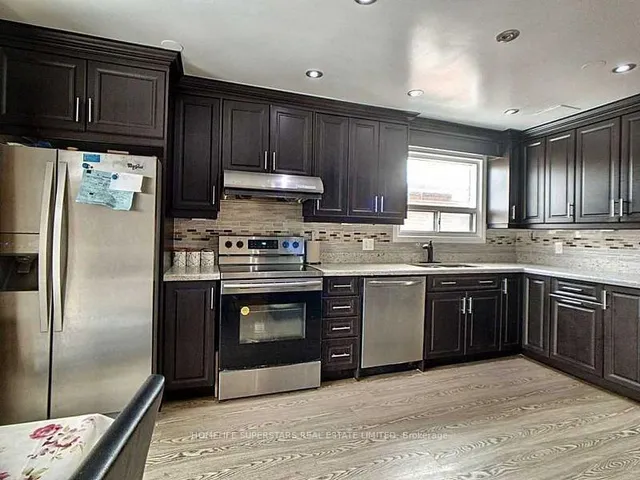 Additional property image - 28 Bramhall Crt