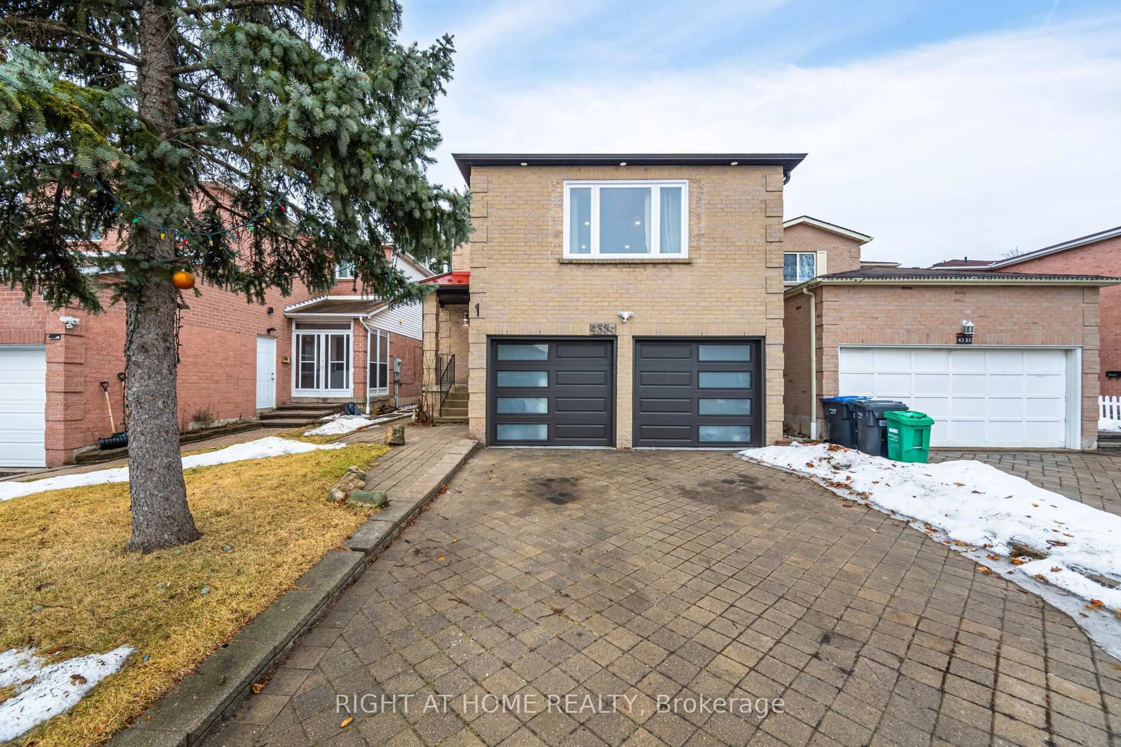 Home with brick exterior material, street for 4354 Waterford Cres, Mississauga Ontario L5R 2B2