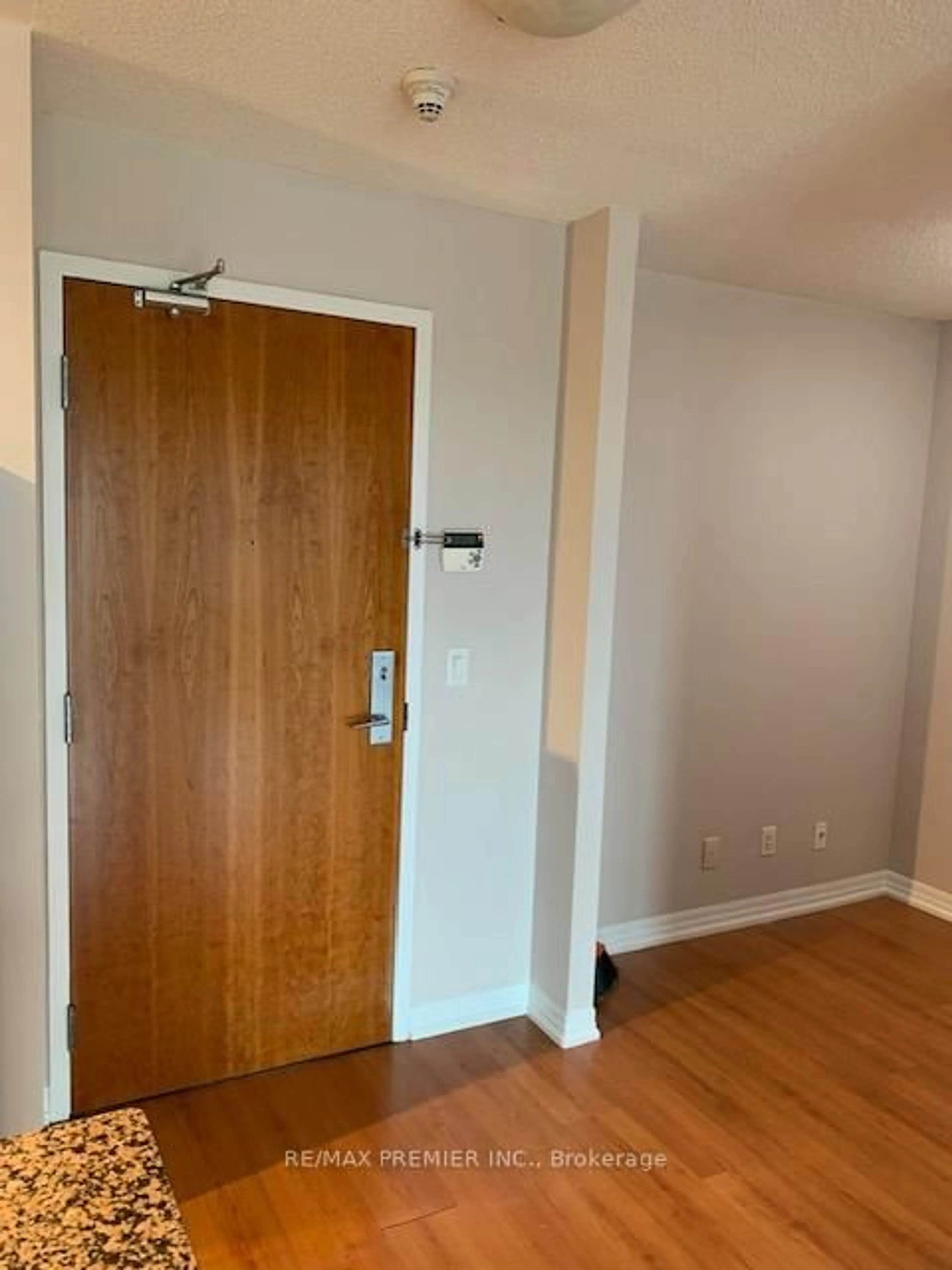 Unknown for 1403 Royal York Rd #810, Toronto Ontario M9P 0A1