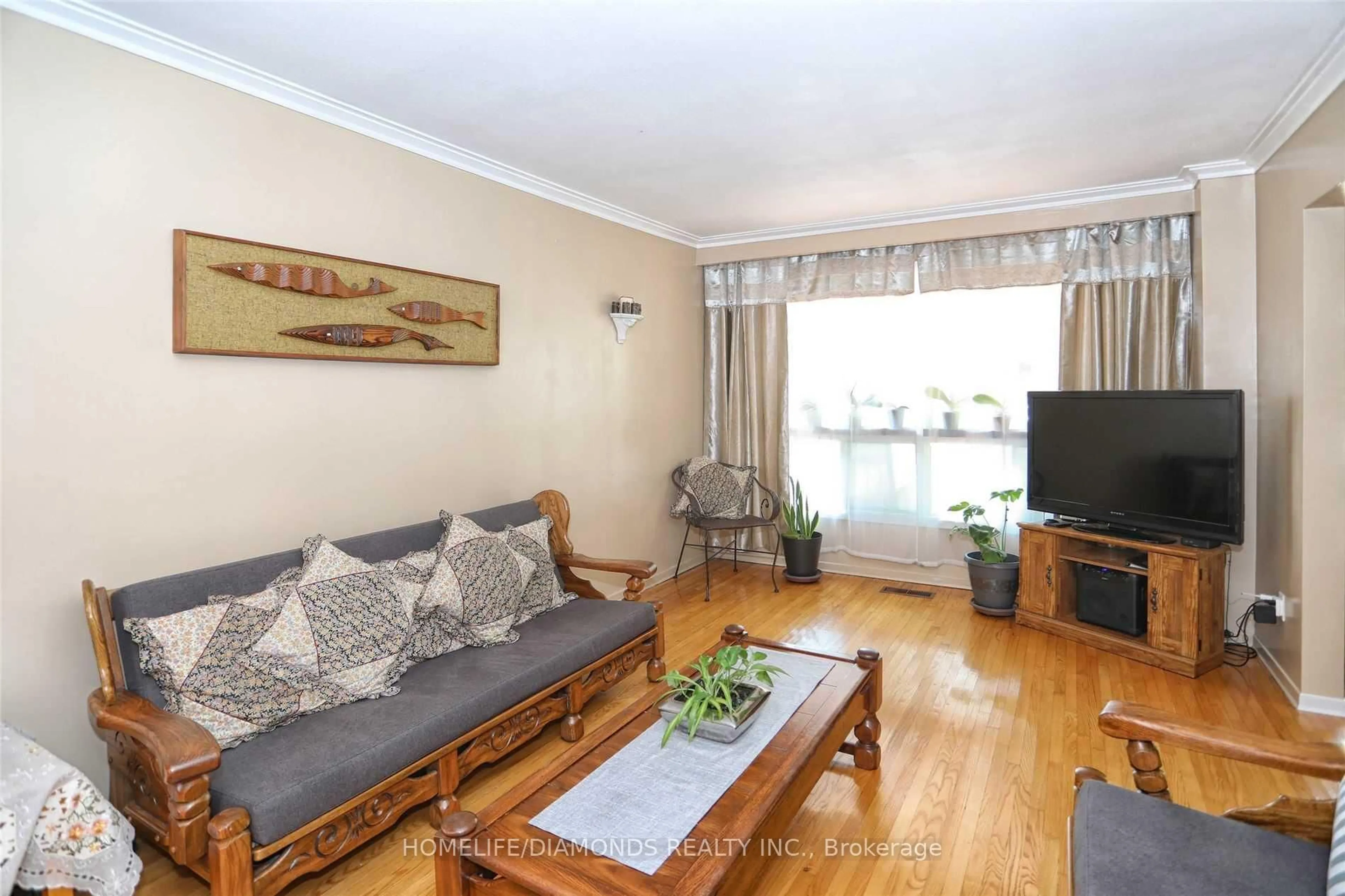 Living room with furniture, wood/laminate floor for 35 York St, Mississauga Ontario L4T 3M4