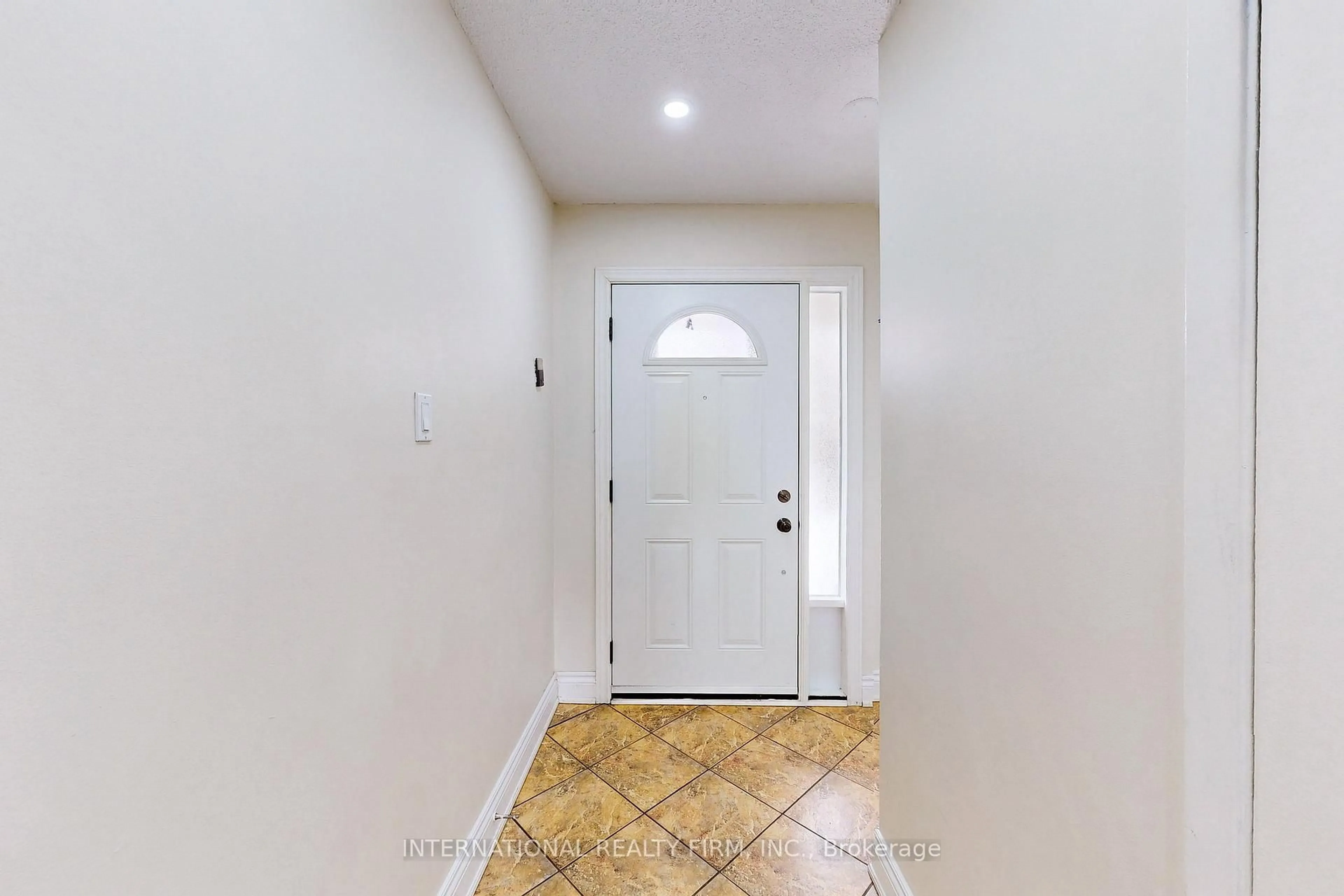 Indoor entryway for 60 Hanson Rd #62, Mississauga Ontario L5B 2P6