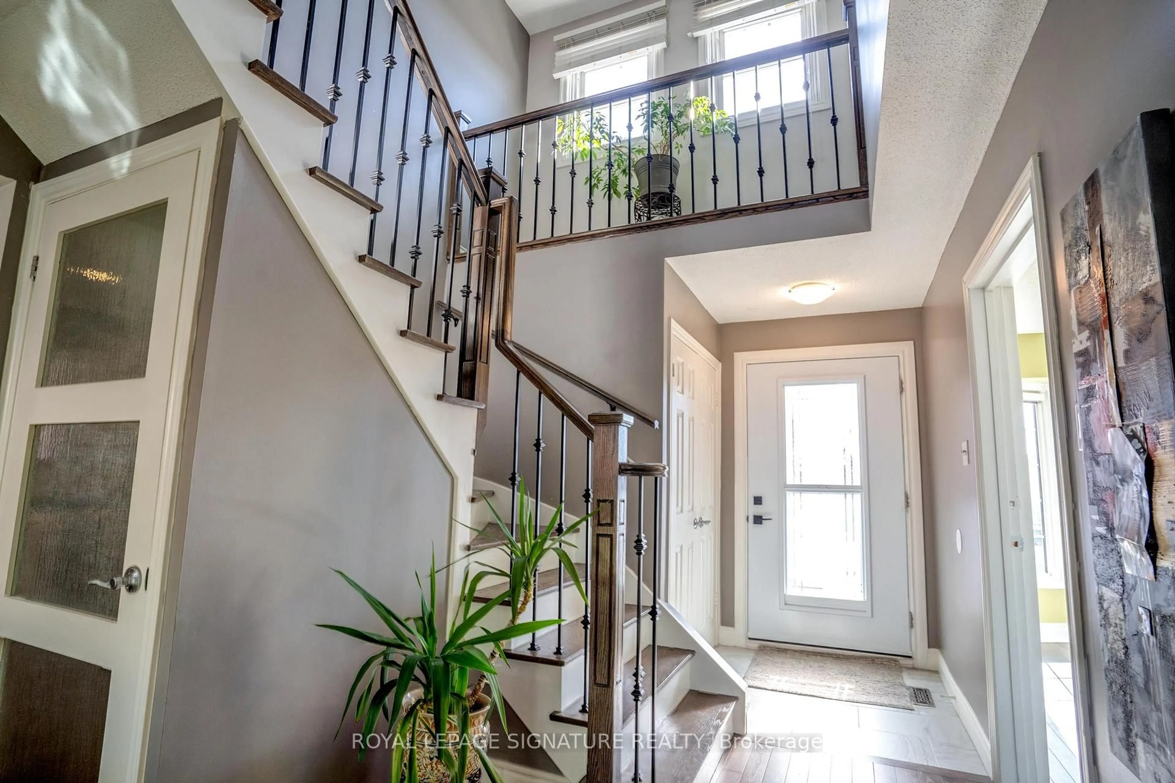 Indoor entryway for 103 Havelock Dr, Brampton Ontario L6W 4C8