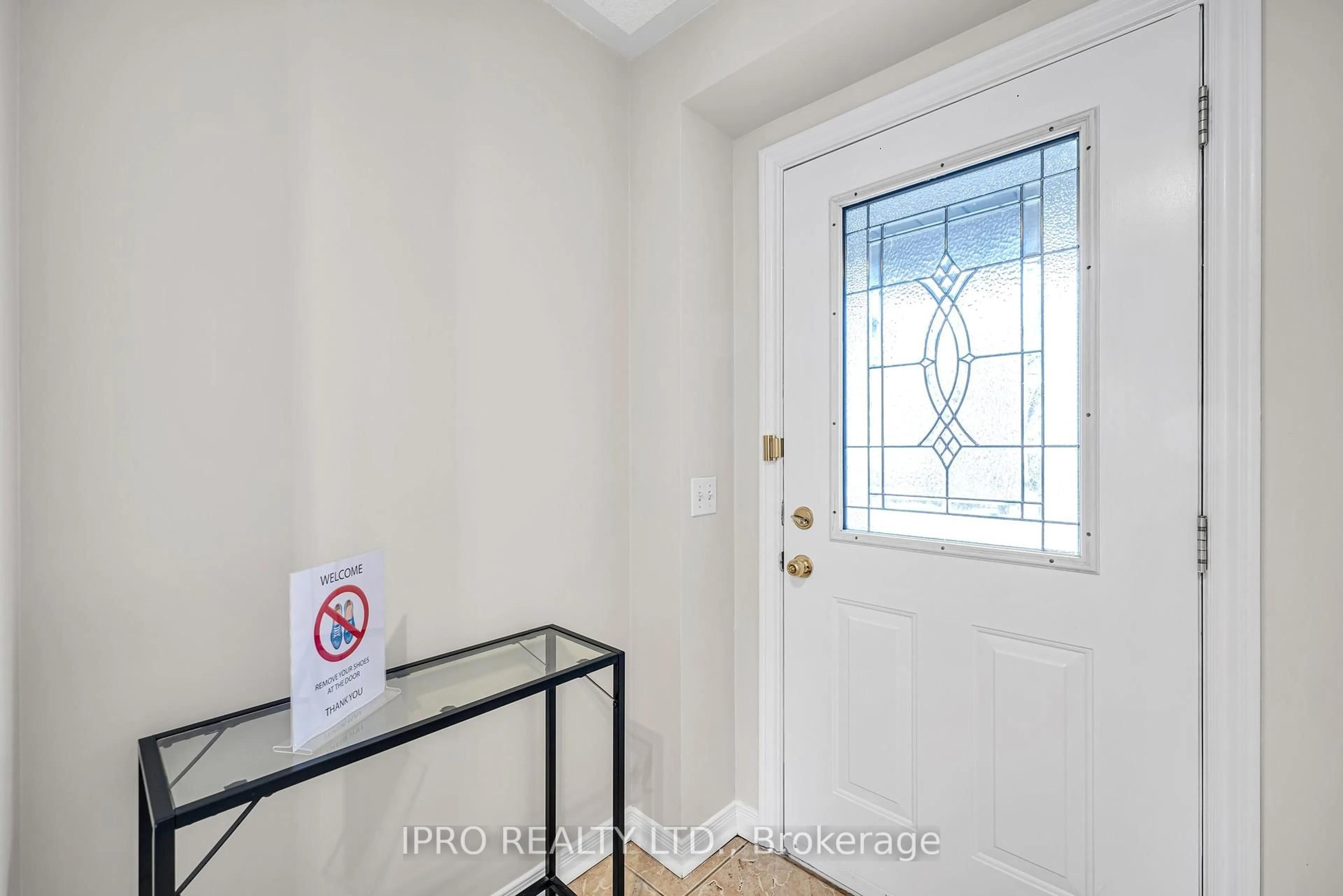 Indoor entryway for 2088 Leanne Blvd #19, Mississauga Ontario L5K 2S7