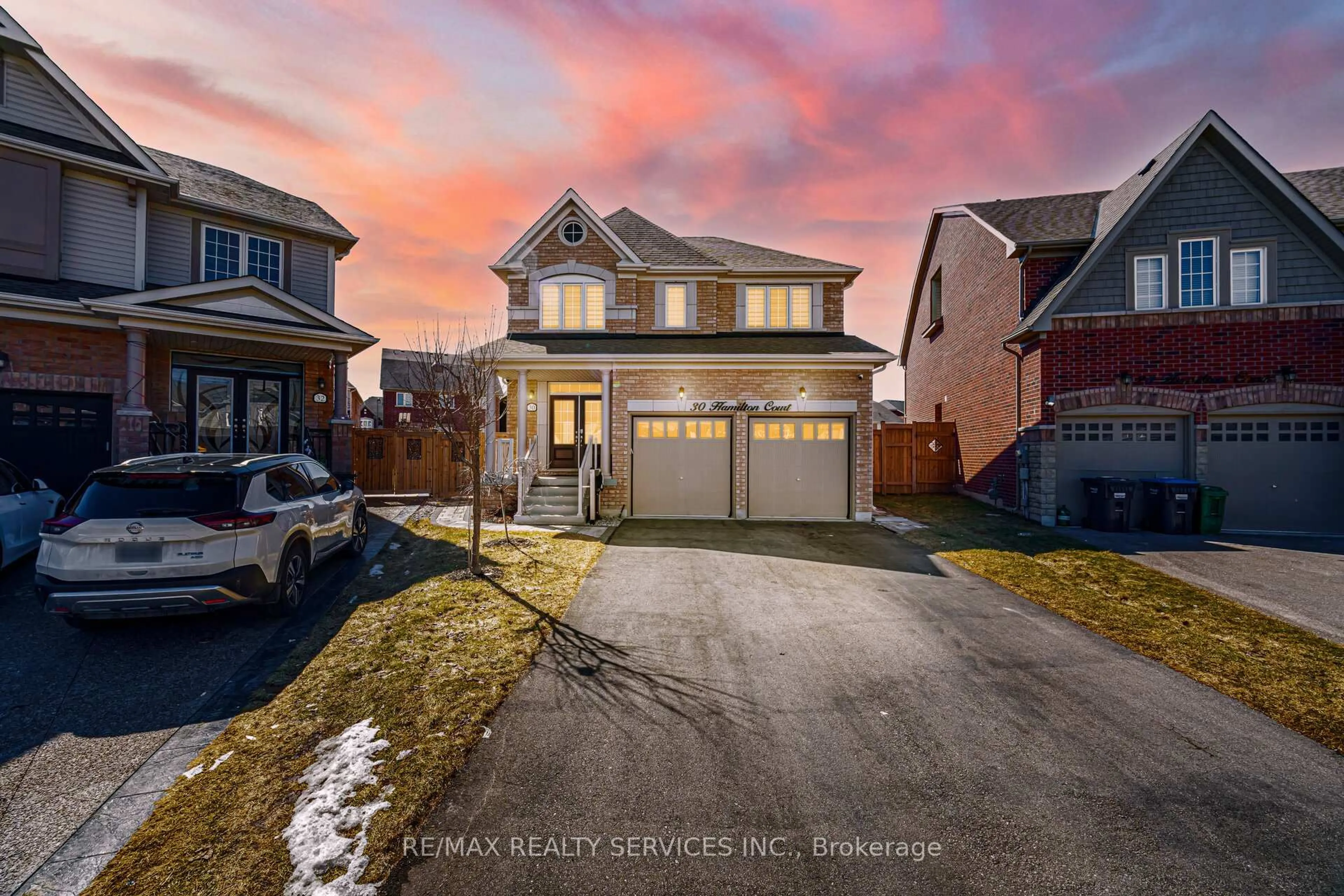 A pic from outside/outdoor area/front of a property/back of a property/a pic from drone, street for 30 Hamilton Crt, Caledon Ontario L7C 3W2