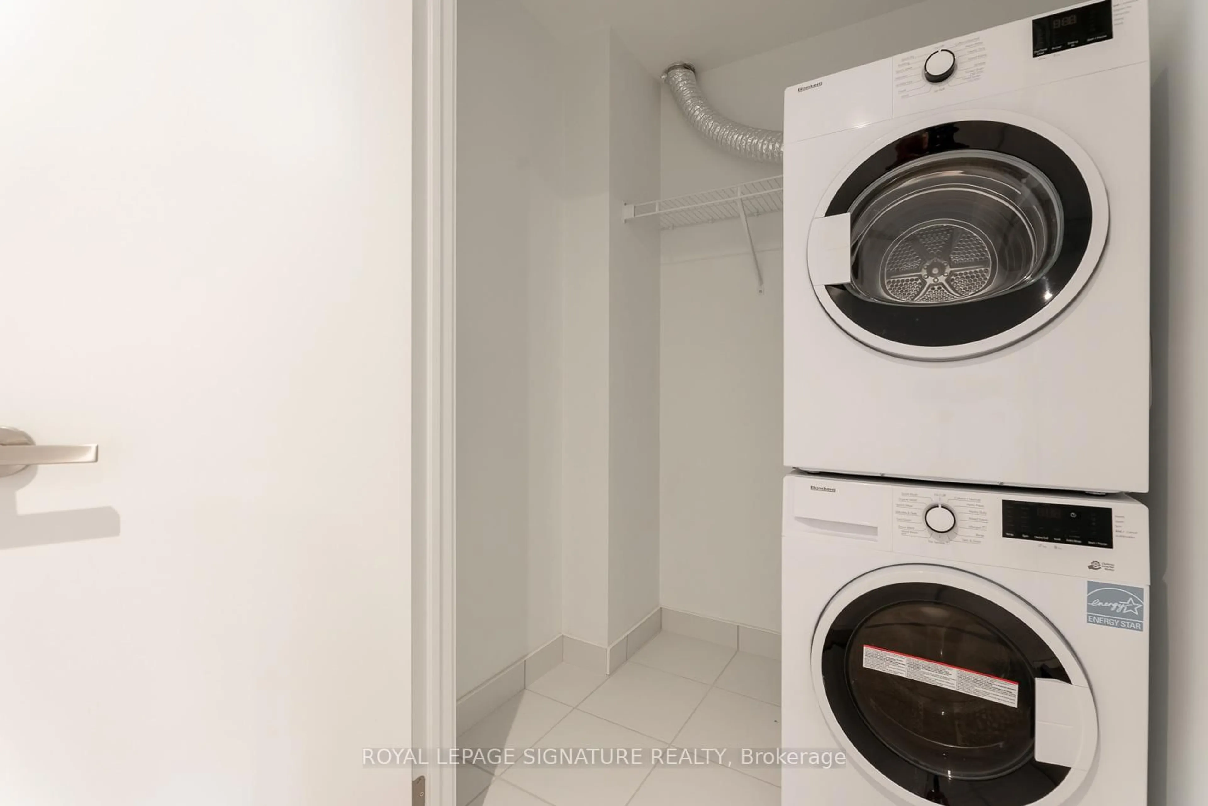 Laundry room for 28 Ann St #914, Mississauga Ontario L5G 0E1