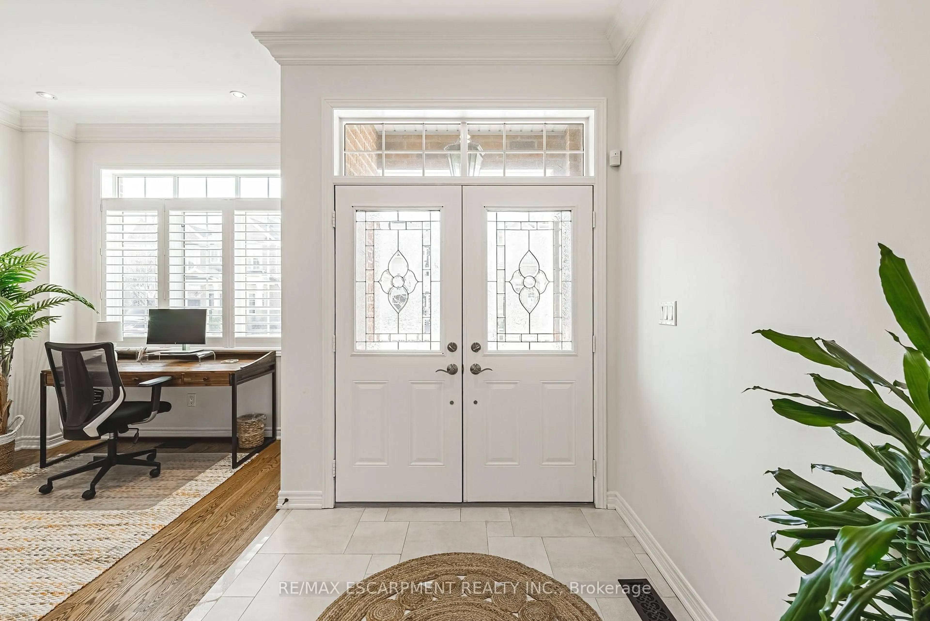 Indoor entryway for 4670 Webb St, Burlington Ontario L7M 0E4