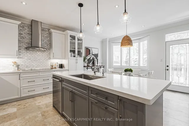 Additional property image - 4670 Webb St