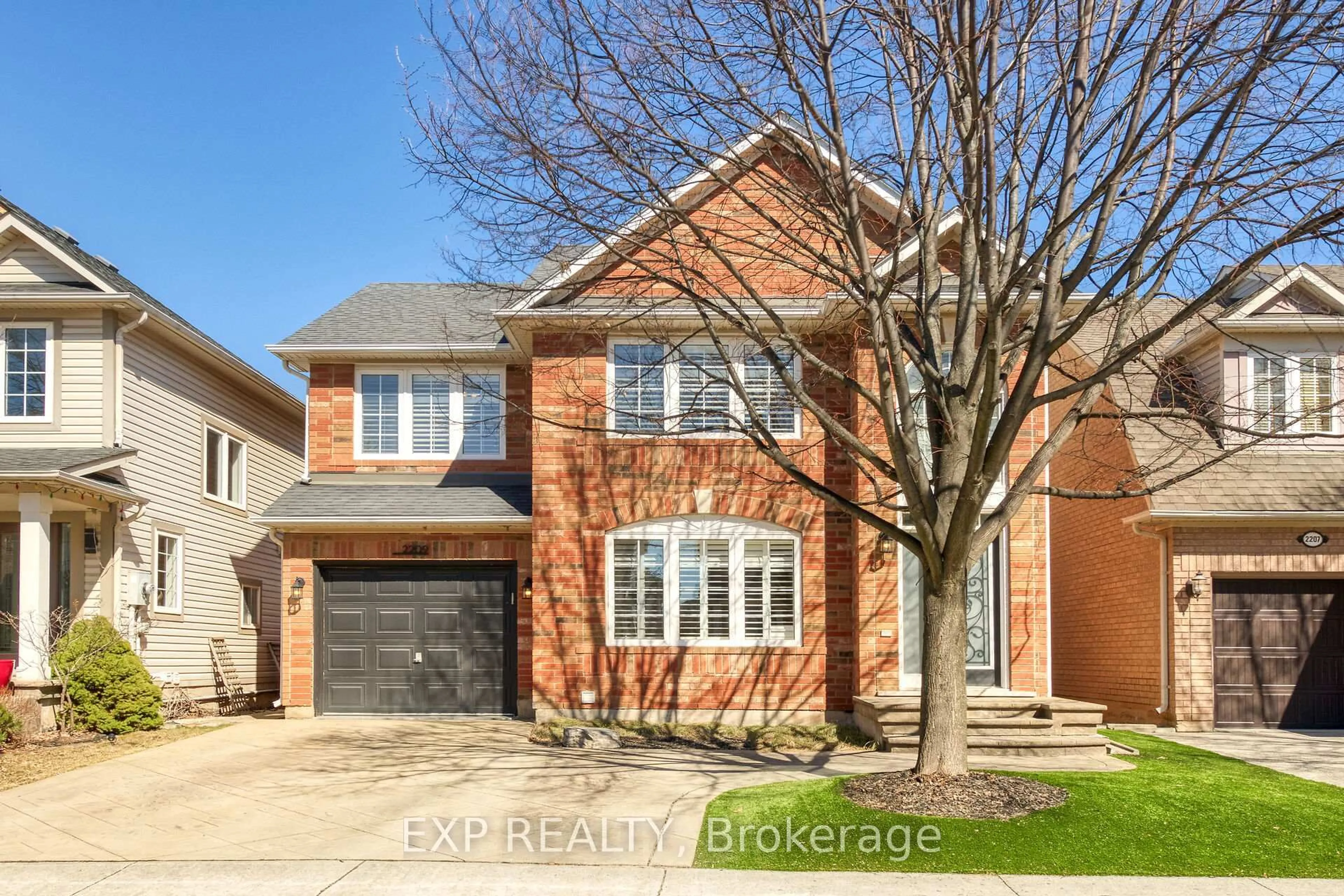 Home with brick exterior material, street for 2209 Kenneth Cres, Burlington Ontario L7L 6T4