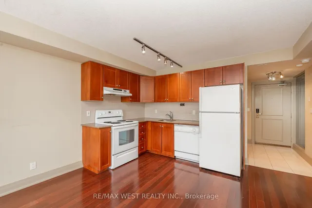 Additional property image - 2737 Keele St Unit 629