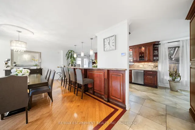 Additional property image - 1045 Bloor St