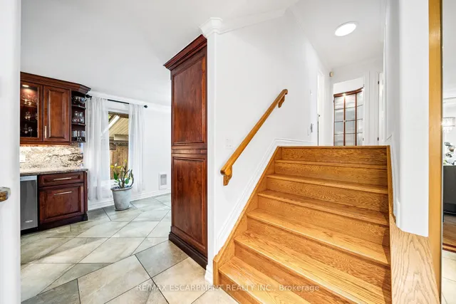 Additional property image - 1045 Bloor St