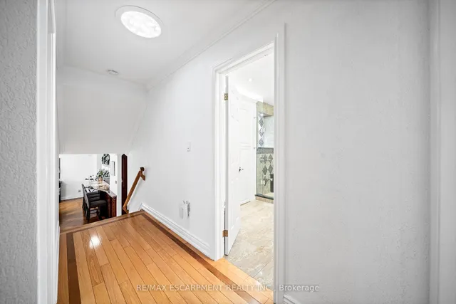 Additional property image - 1045 Bloor St