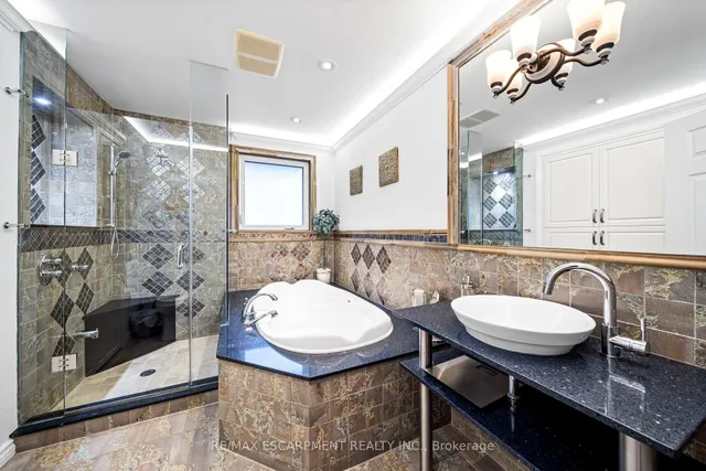 Additional property image - 1045 Bloor St