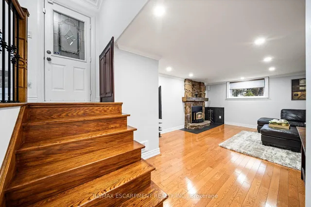 Additional property image - 1045 Bloor St