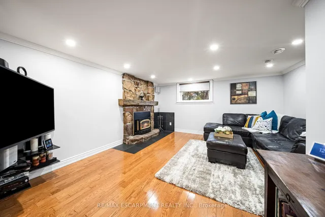 Additional property image - 1045 Bloor St