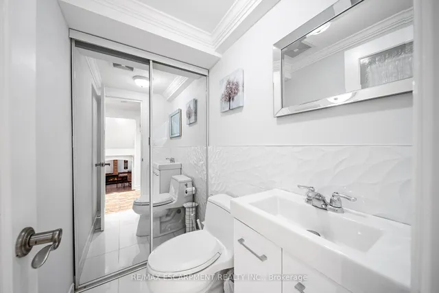 Additional property image - 1045 Bloor St