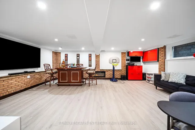 Additional property image - 1045 Bloor St