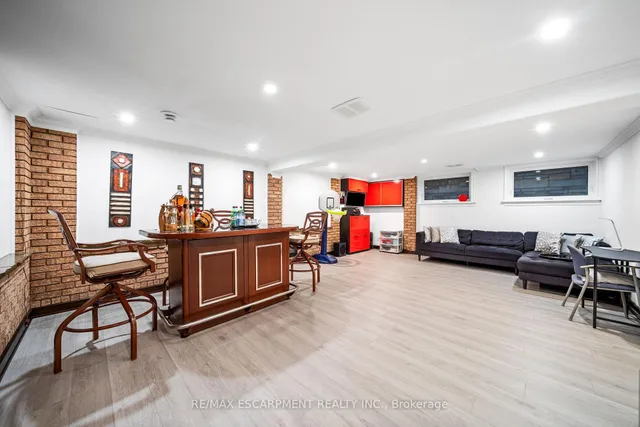 Additional property image - 1045 Bloor St