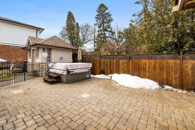 Additional property image - 1045 Bloor St
