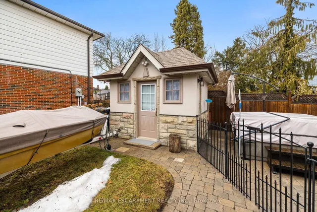 Additional property image - 1045 Bloor St