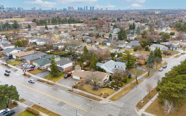 Additional property image - 1045 Bloor St