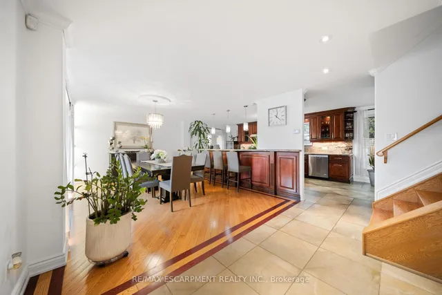 Additional property image - 1045 Bloor St