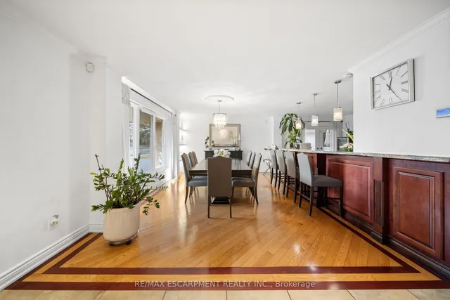 Additional property image - 1045 Bloor St