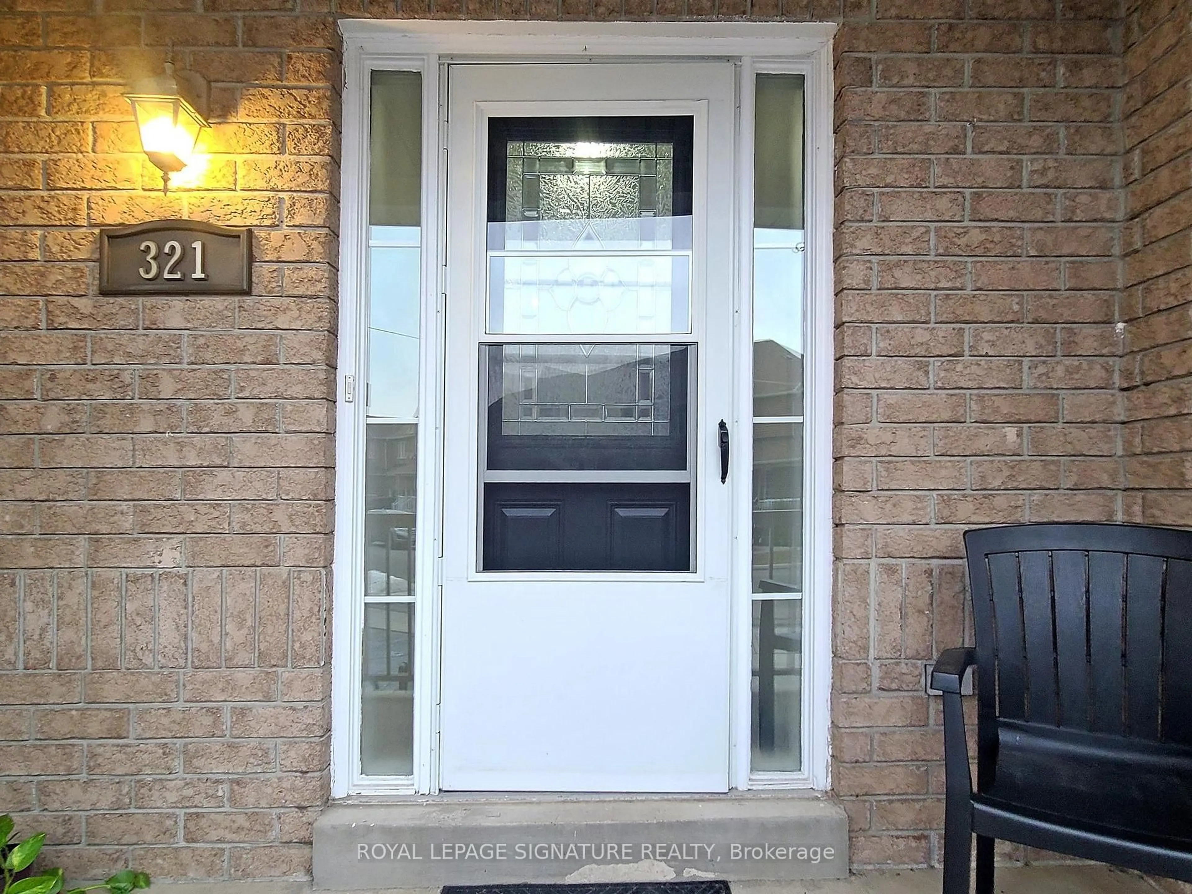 Indoor entryway for 321 Bussel Cres, Milton Ontario L9T 0W5