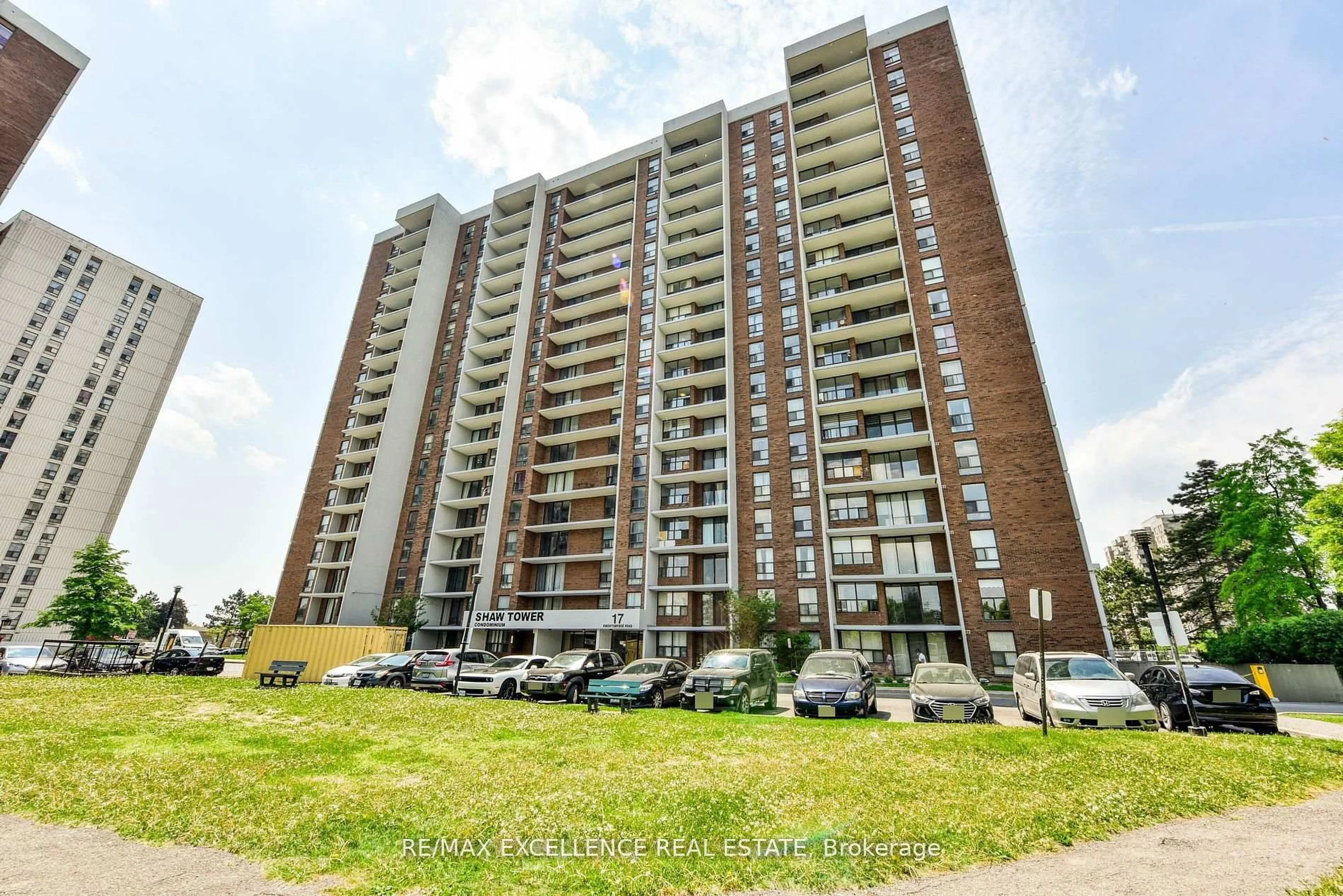 A pic from outside/outdoor area/front of a property/back of a property/a pic from drone, building for 17 Knightbridge Rd #1907, Brampton Ontario L6T 3X9