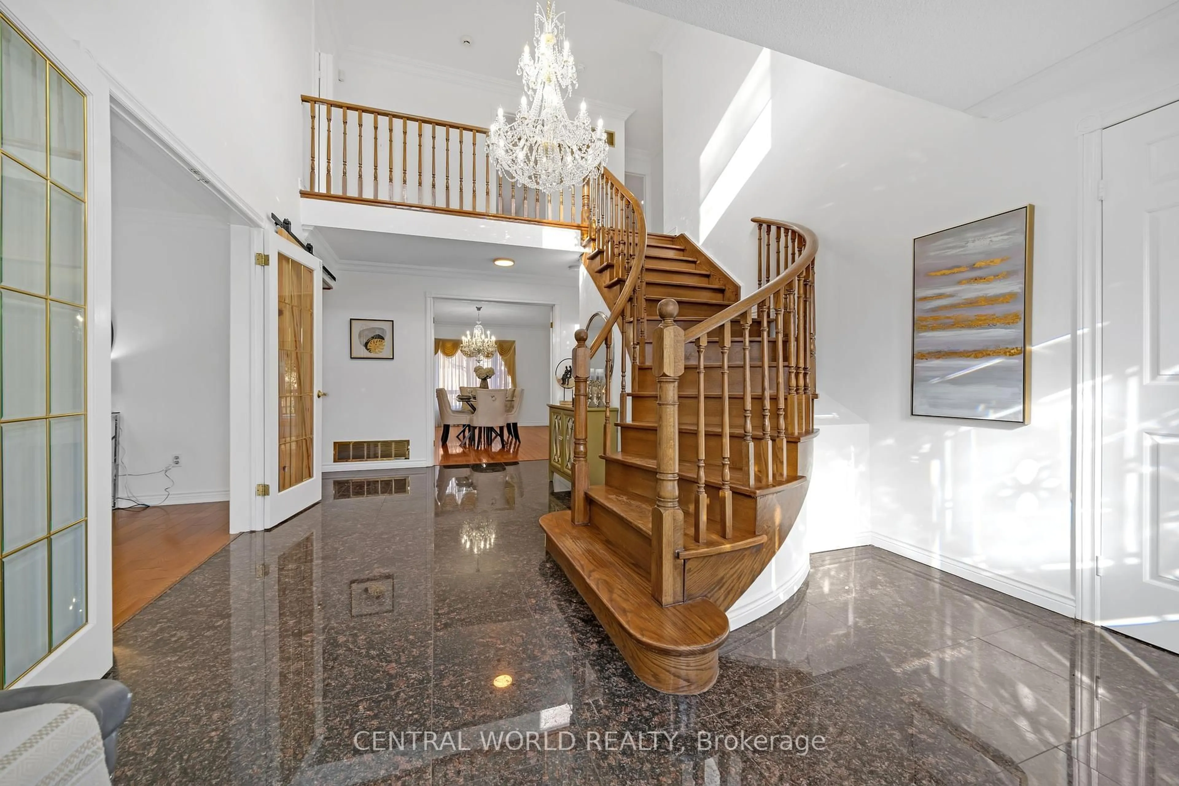 Indoor foyer for 12 Lindhurst St, Brampton Ontario L6S 4C2