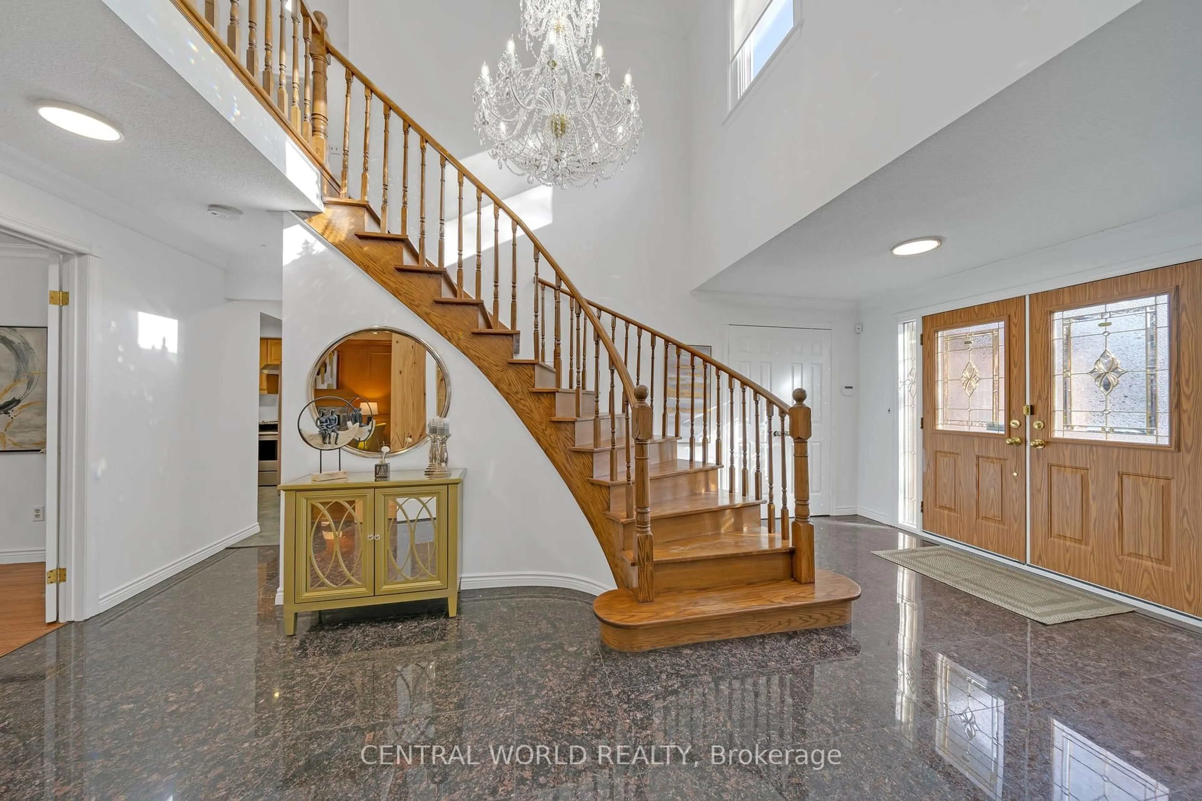 Indoor foyer for 12 Lindhurst St, Brampton Ontario L6S 4C2