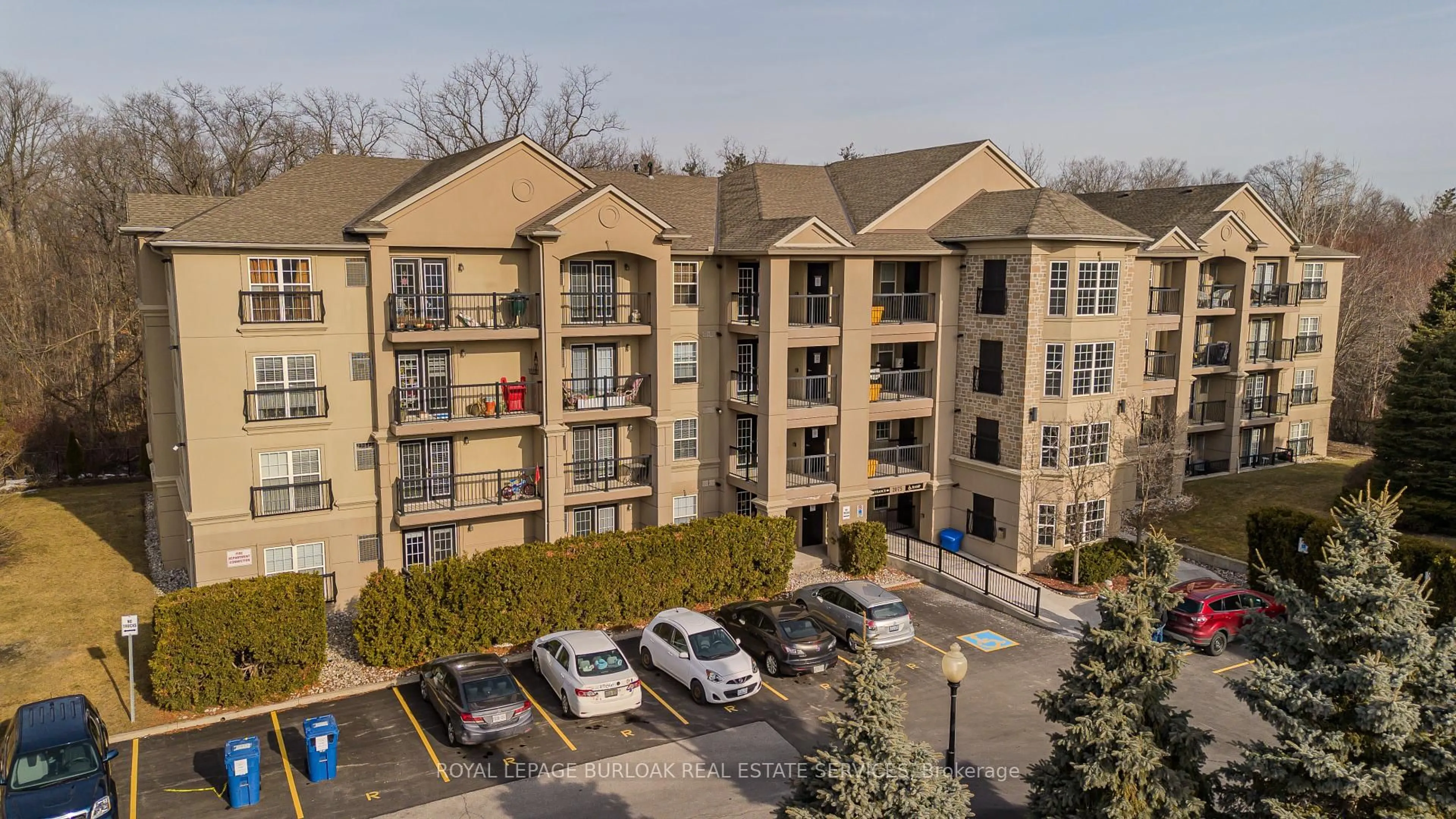 A pic from outside/outdoor area/front of a property/back of a property/a pic from drone, building for 2075 Appleby Line #106, Burlington Ontario L7L 7H3