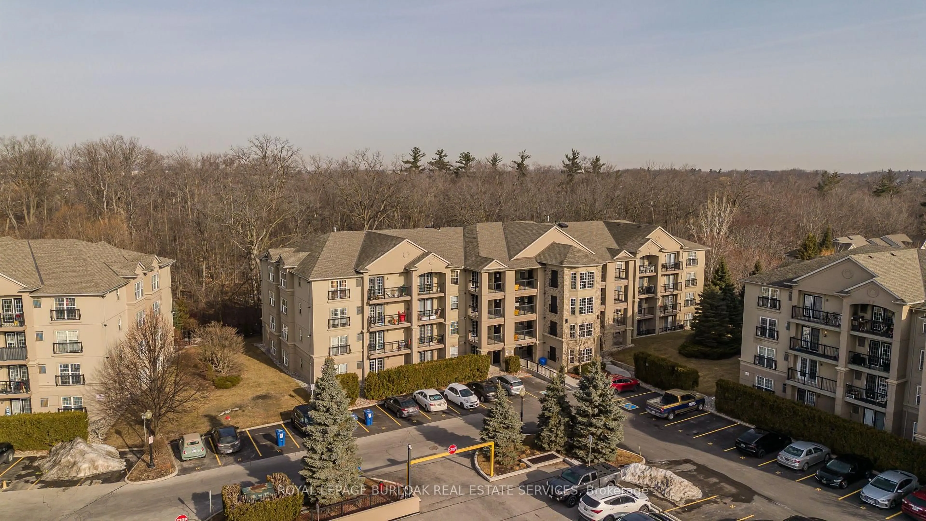 A pic from outside/outdoor area/front of a property/back of a property/a pic from drone, unknown for 2075 Appleby Line #106, Burlington Ontario L7L 7H3